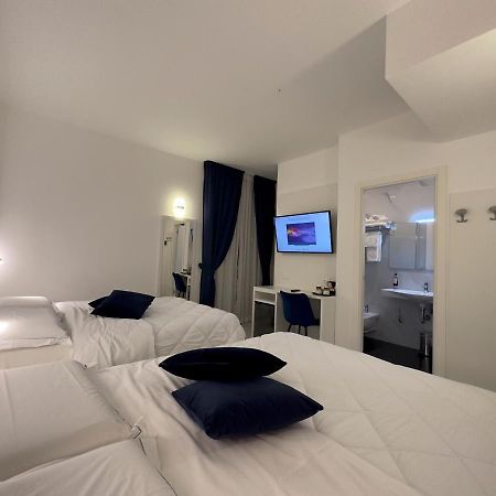 Hotel Smart Cruise Civitavecchia Exteriör bild