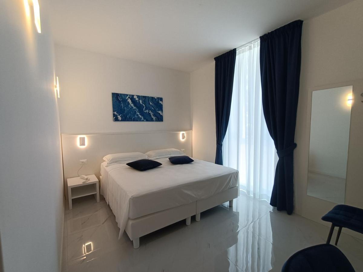 Hotel Smart Cruise Civitavecchia Exteriör bild