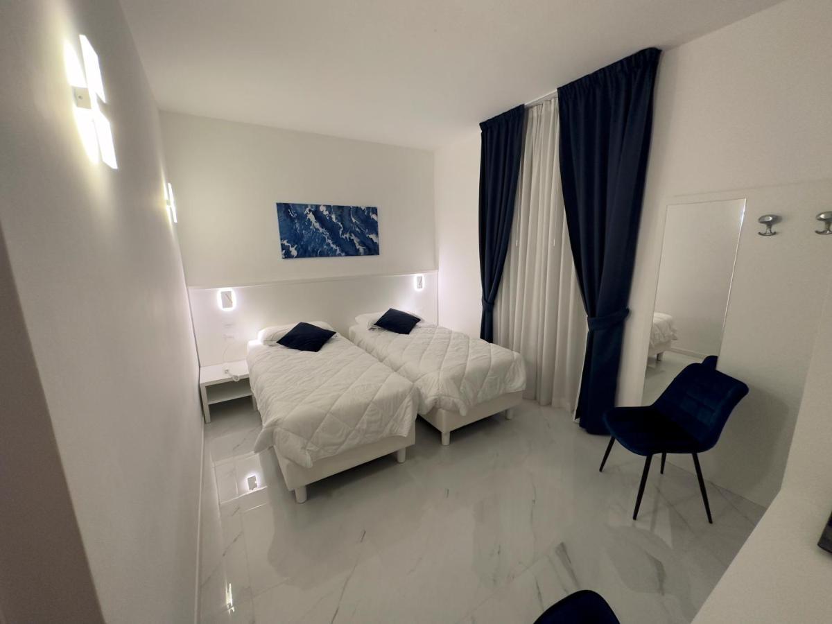 Hotel Smart Cruise Civitavecchia Exteriör bild