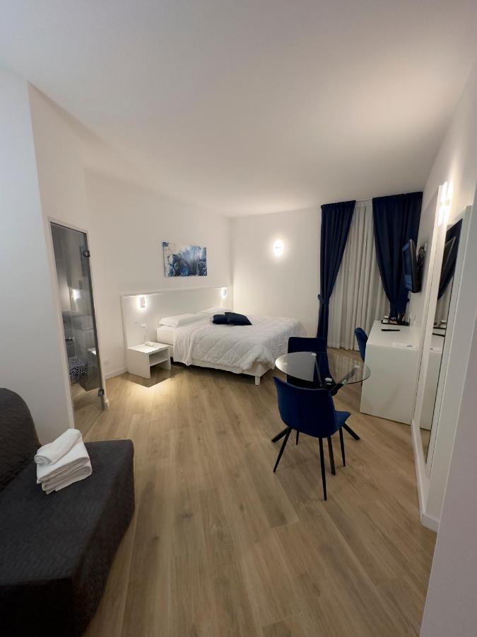 Hotel Smart Cruise Civitavecchia Exteriör bild