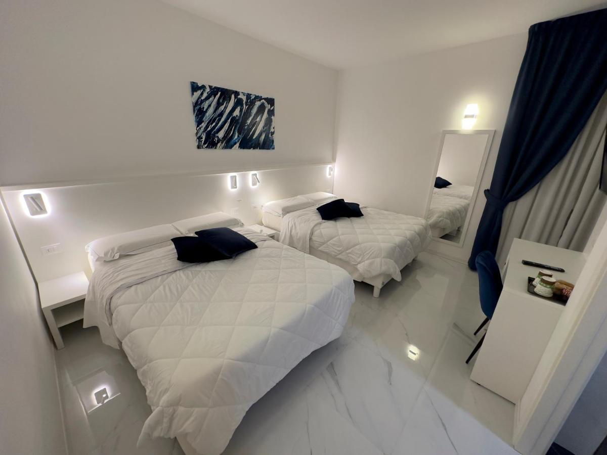Hotel Smart Cruise Civitavecchia Exteriör bild