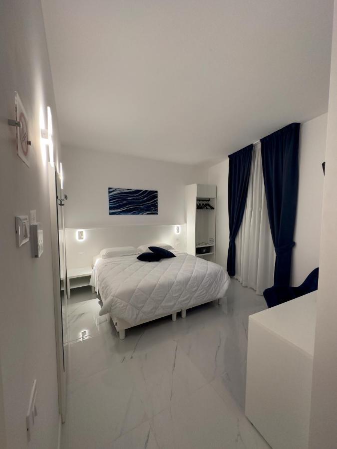 Hotel Smart Cruise Civitavecchia Exteriör bild