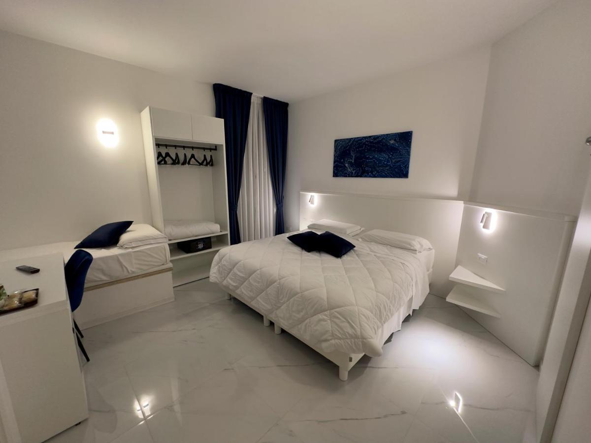 Hotel Smart Cruise Civitavecchia Exteriör bild
