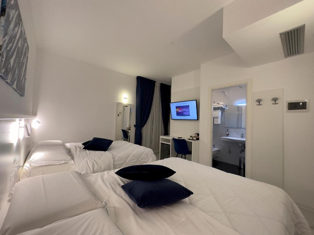 Hotel Smart Cruise Civitavecchia Exteriör bild