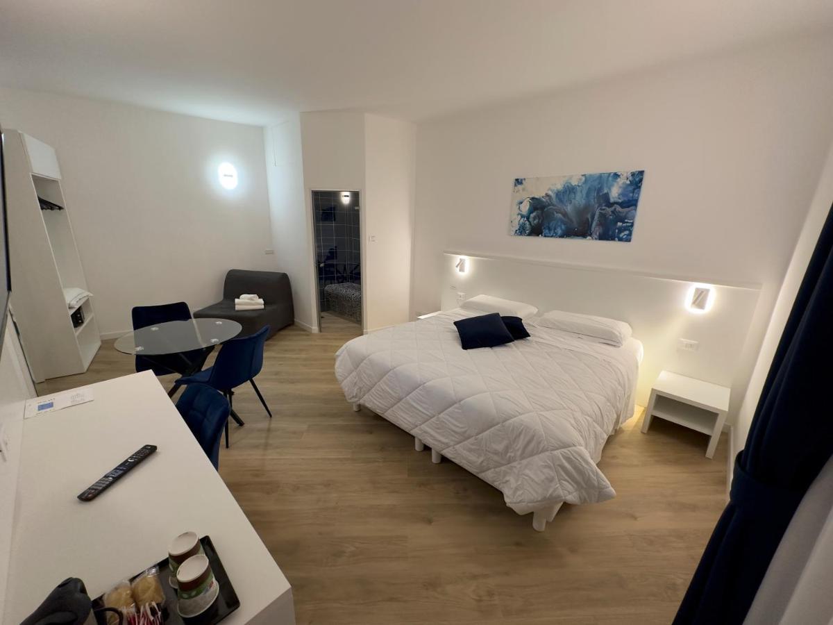 Hotel Smart Cruise Civitavecchia Exteriör bild