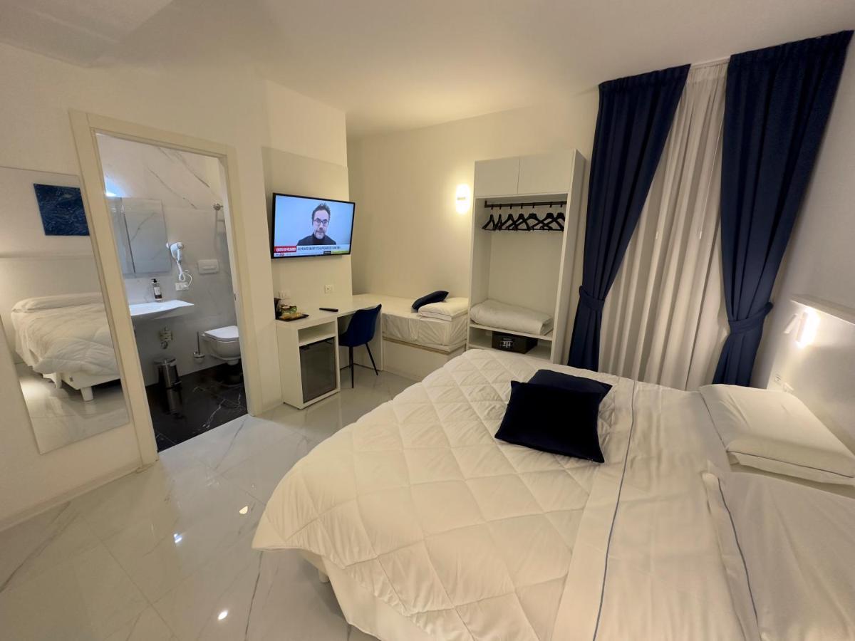 Hotel Smart Cruise Civitavecchia Exteriör bild