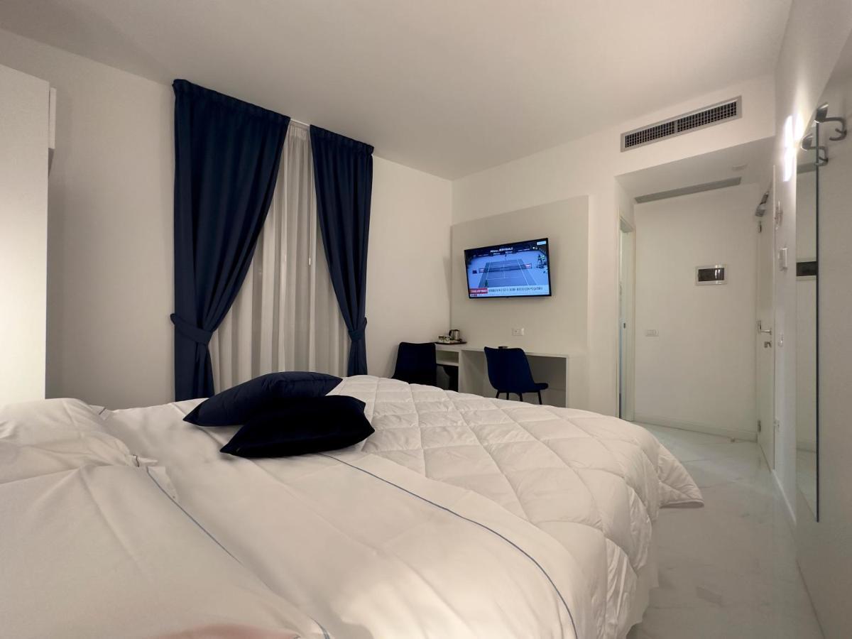 Hotel Smart Cruise Civitavecchia Exteriör bild