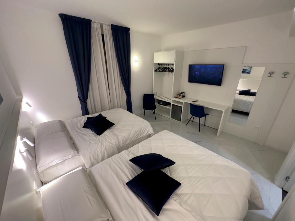 Hotel Smart Cruise Civitavecchia Exteriör bild