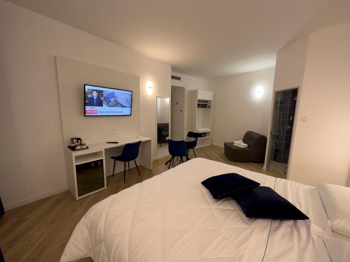 Hotel Smart Cruise Civitavecchia Exteriör bild