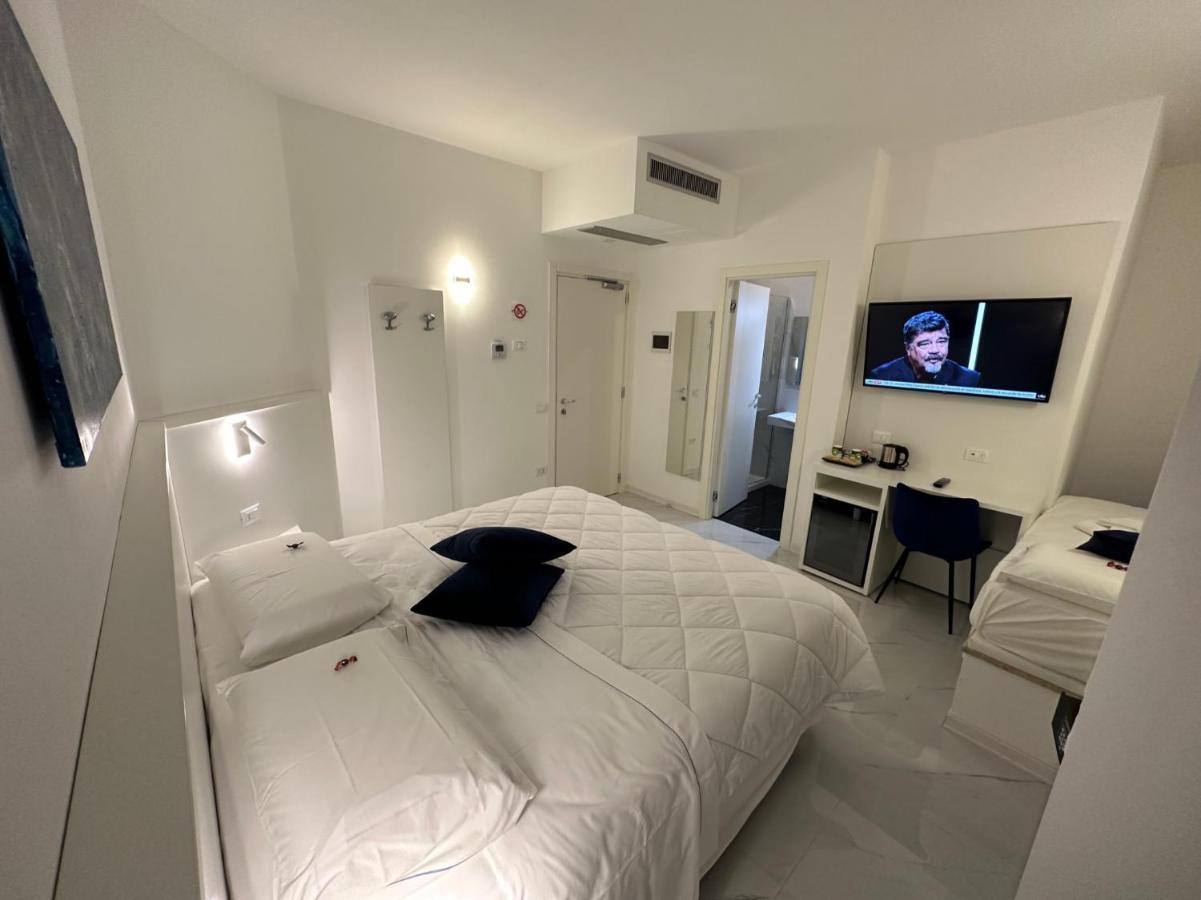 Hotel Smart Cruise Civitavecchia Exteriör bild