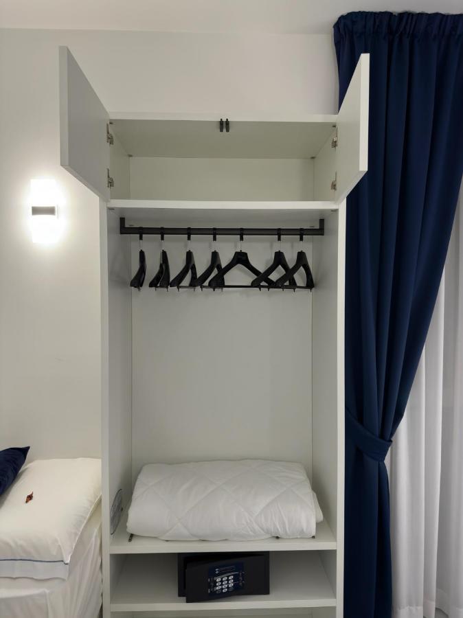 Hotel Smart Cruise Civitavecchia Exteriör bild
